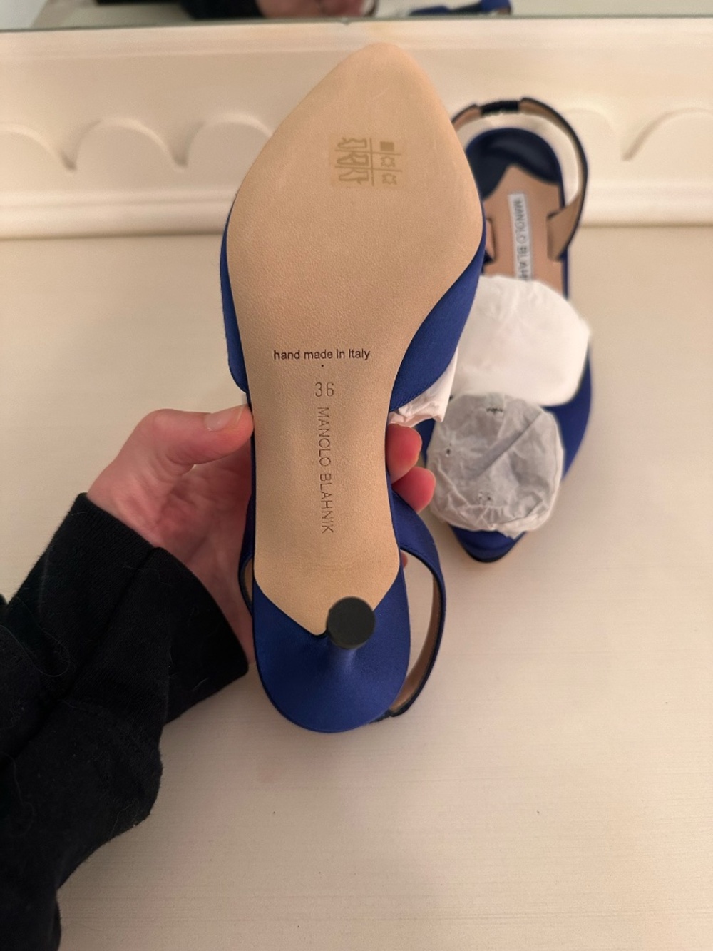Manolo Blahnik Hangisli Slingback - Picture 4 of 11